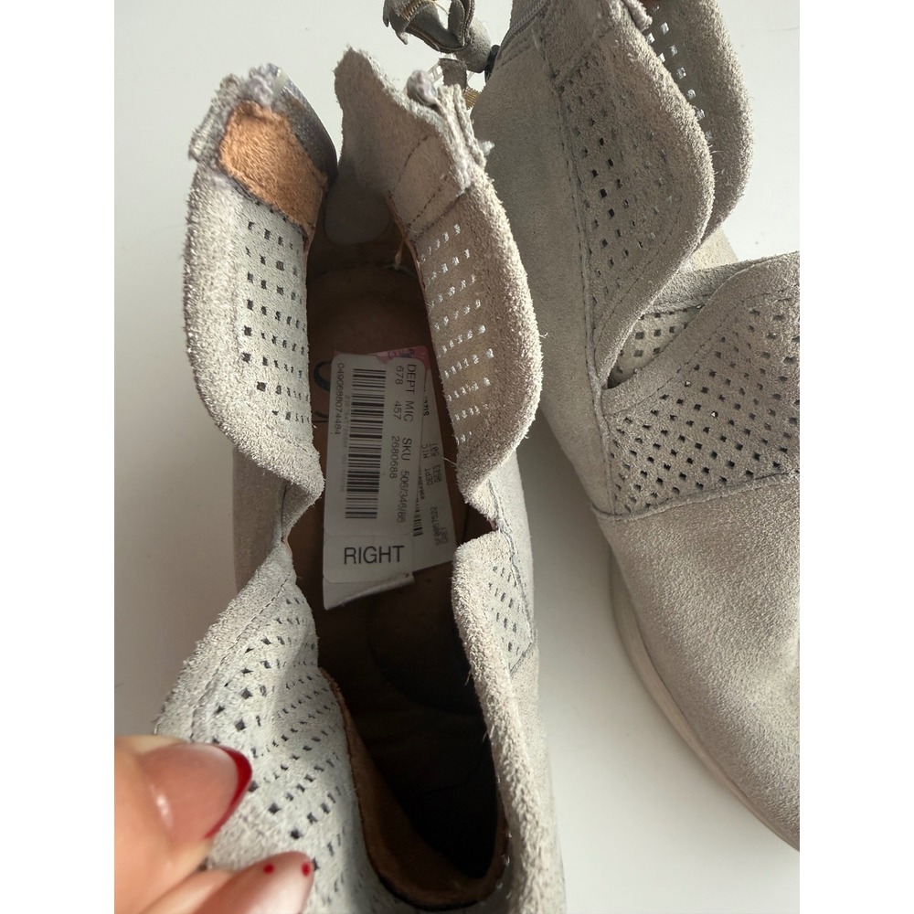 Sofft Womens Light Grey Suede Perforated Wedge Ankle Booties Zip Up‎ size 10 - Picture 10 of 11